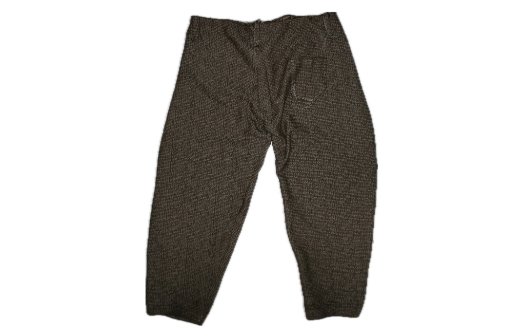 PANTS 01 detail shot A
